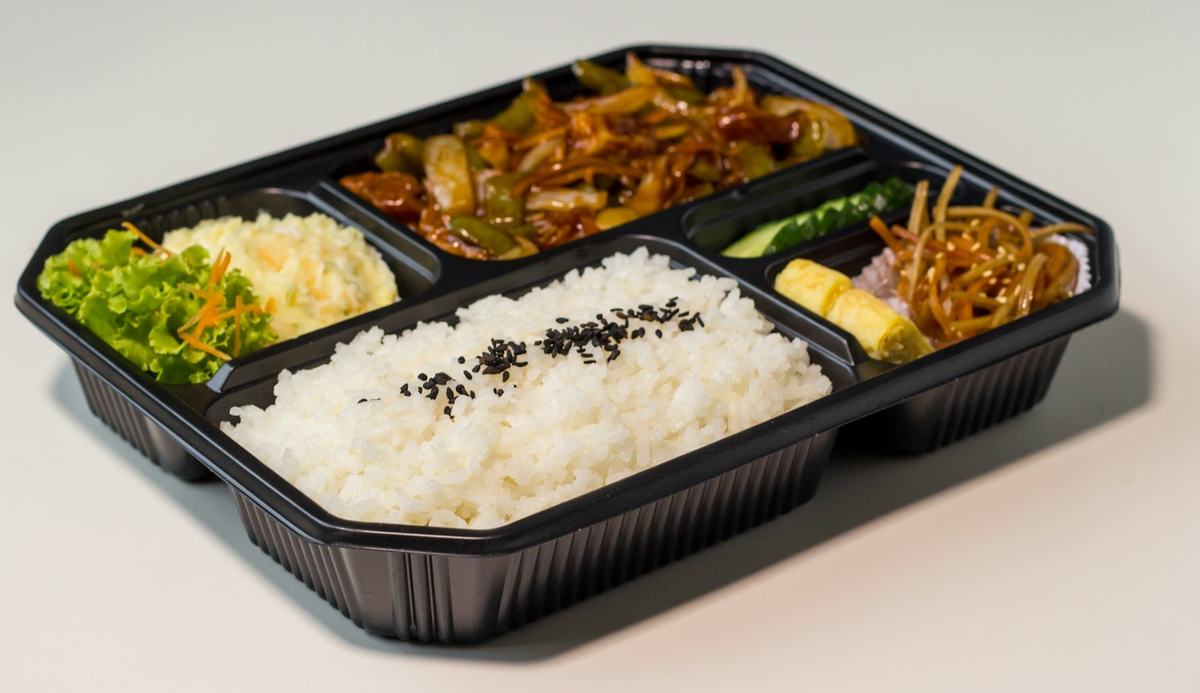 ごはんとおかずの入ったお弁当